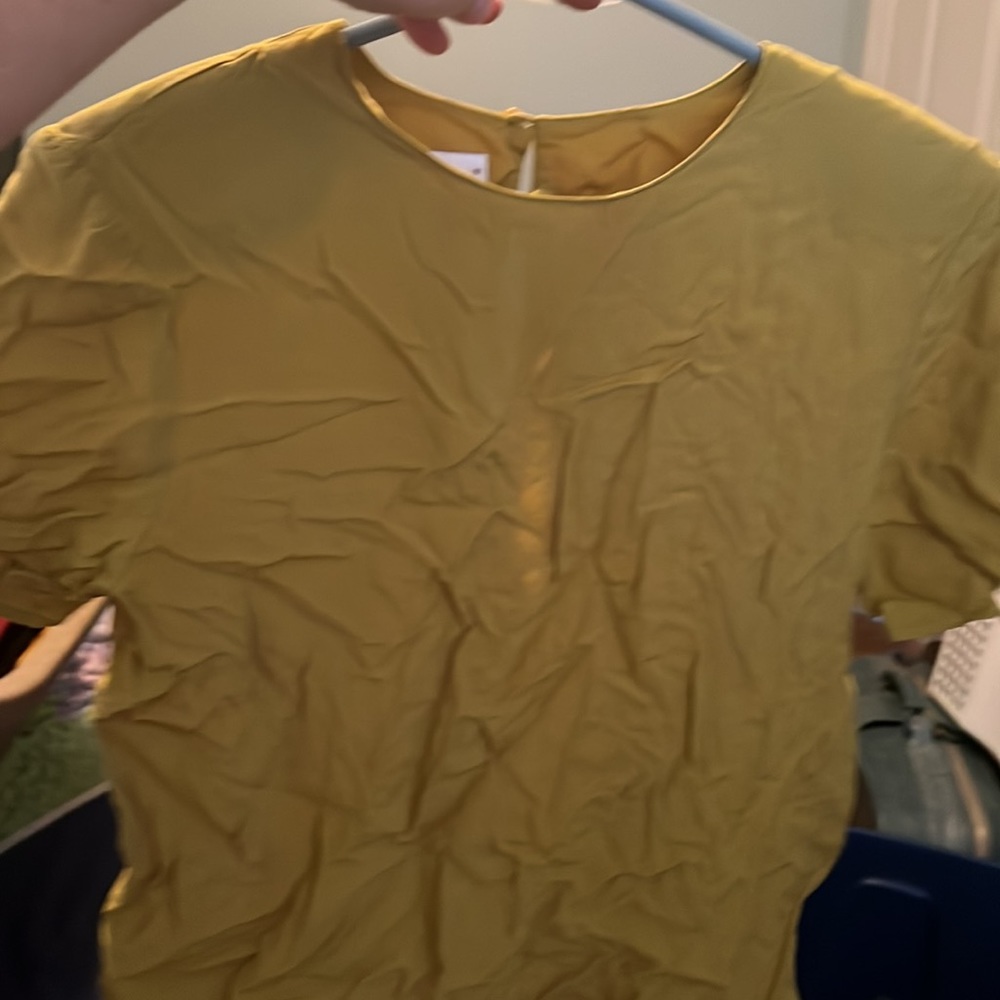 Courtney Rhodes chartreuse small scoop neck blouse 100% rayon, shoulder pads